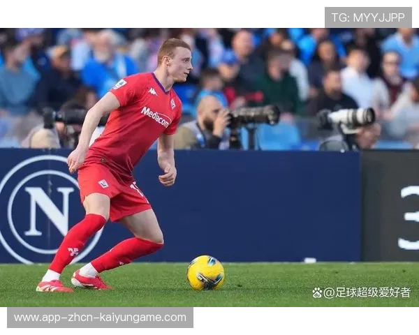 AC米兰右路一脚直传打穿防线