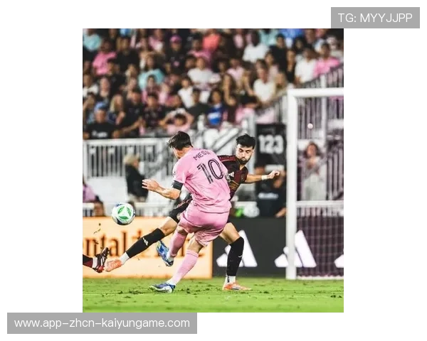 C罗梅开二度，曼联再度大胜切尔西，前四已成定局